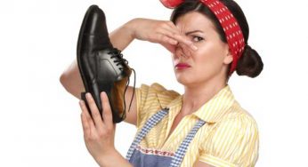 Как избавиться от неприятного запаха обуви?