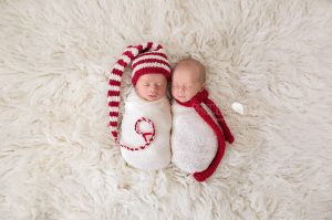 newborn-babies-christmas-photoshoot-knit-crochet-outfits-27-584e9a3140e81__880