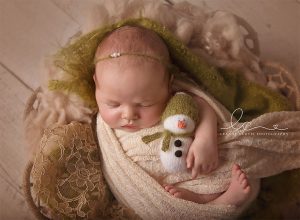 newborn-babies-christmas-photoshoot-knit-crochet-outfits-36-584ea74942970__880