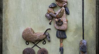 Картины с использованием камней, красок, дерева и воображения